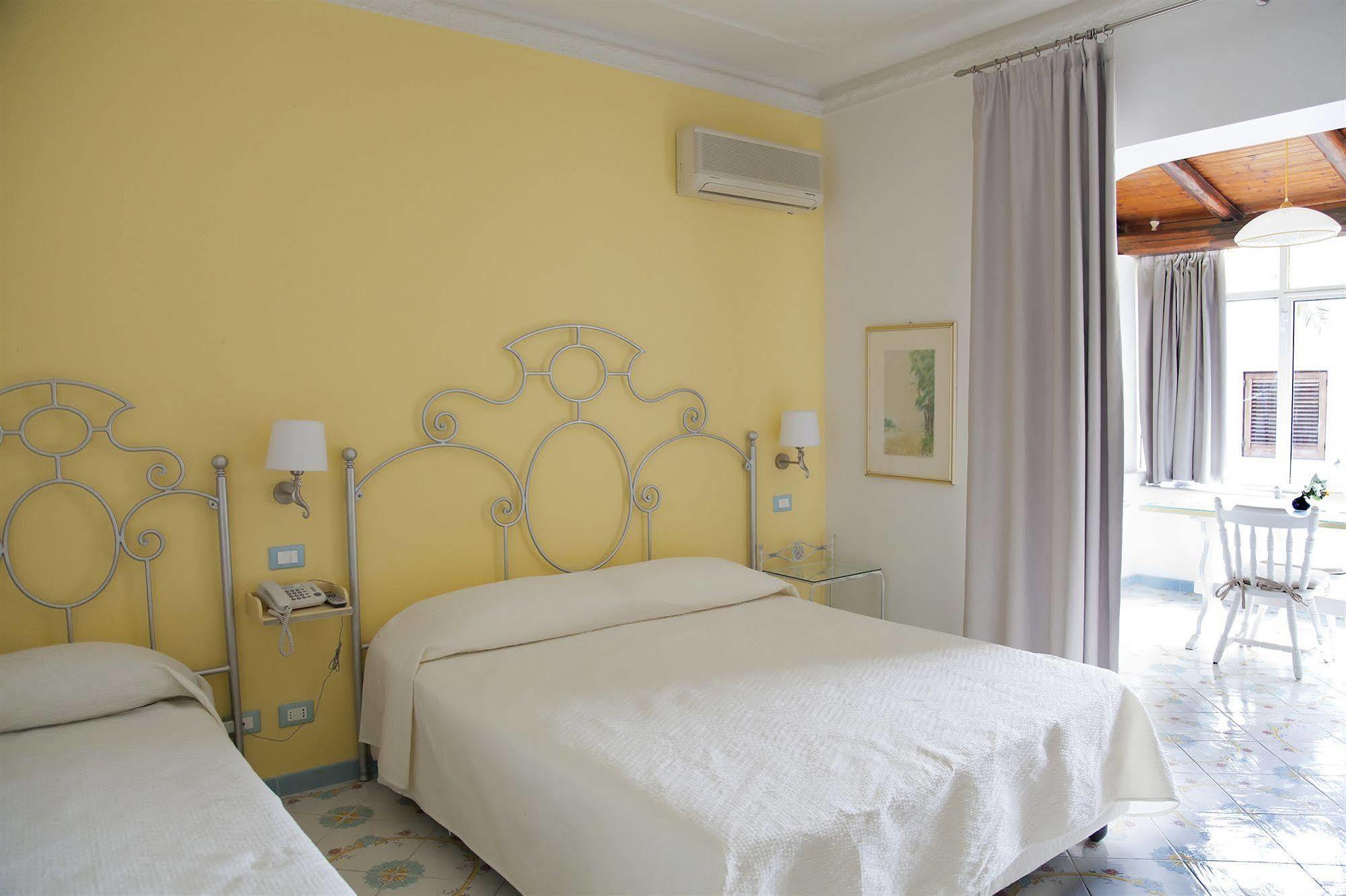 Hotel Residence Mendolita Lipari  Exterior foto