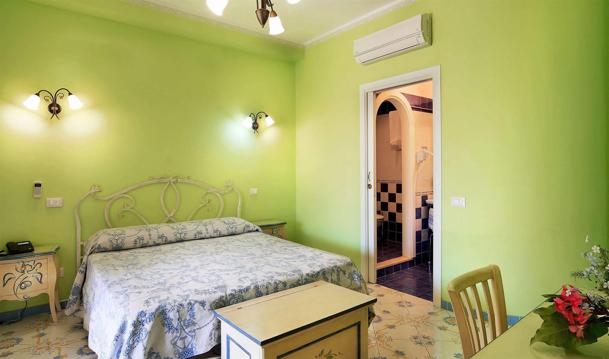 Hotel Residence Mendolita Lipari  Exterior foto